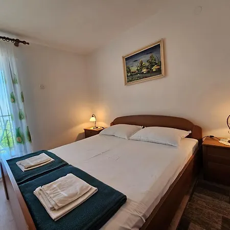 Apartman Marin Kl For 5 Persons Klenovica